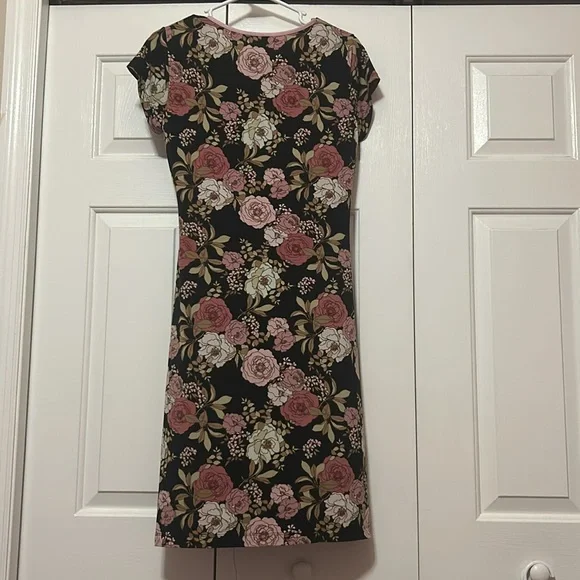 Floral Pattern dress - Picture 3 of 4